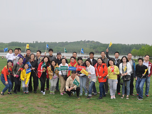 愛心呵護(hù)綠色，健康享受生活 ——記二、三、四黨支部“綠色環(huán)保健康行”活動