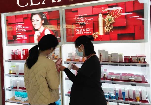 【中國(guó)免稅人在行動(dòng)·一線直擊篇】之三十：疫情無(wú)情，服務(wù)有愛 致敬可愛的免稅人