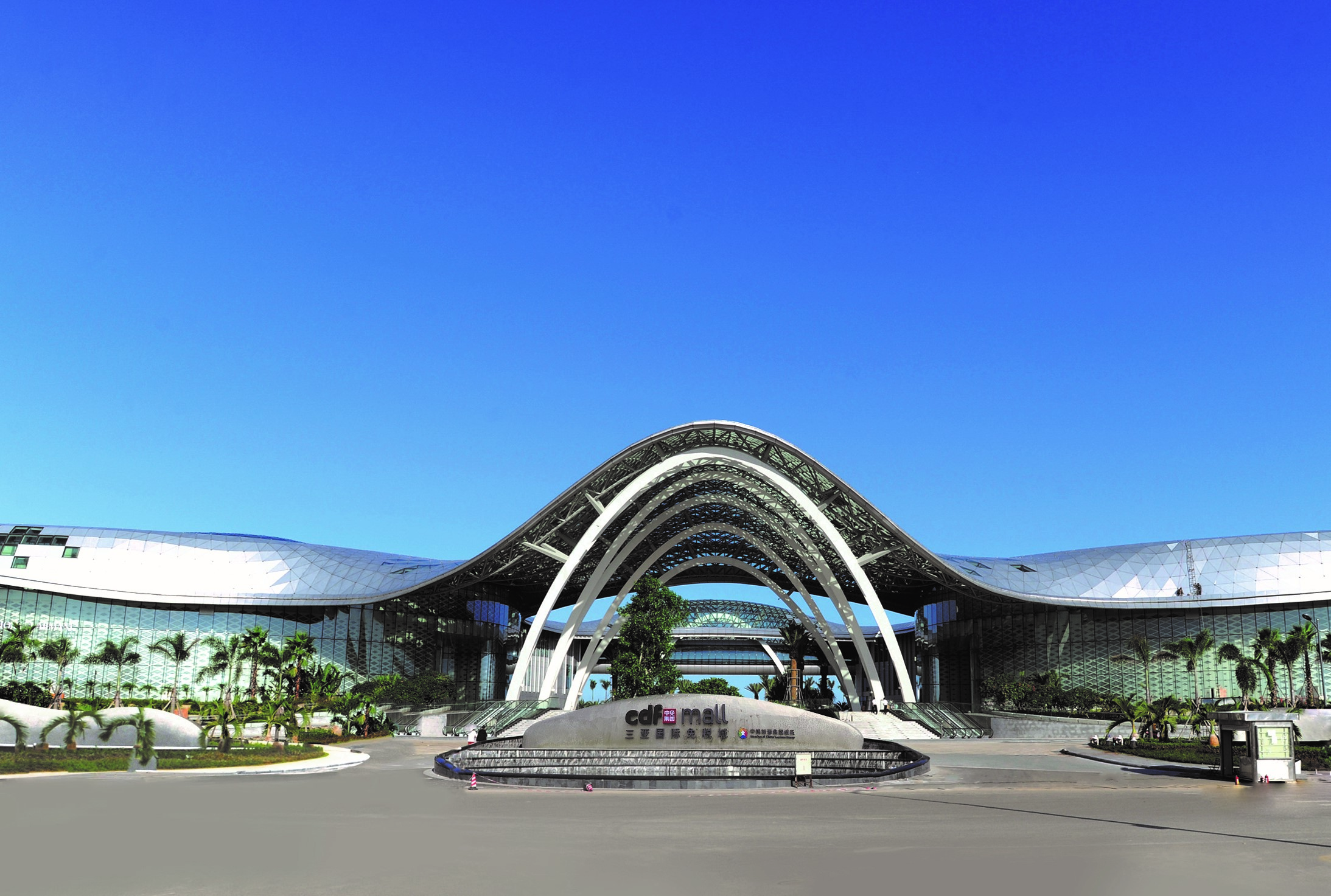 Thom Browne入駐中免集團(tuán)三亞國際免稅城 Salvatore Ferragamo全新形象升級(jí)亮相