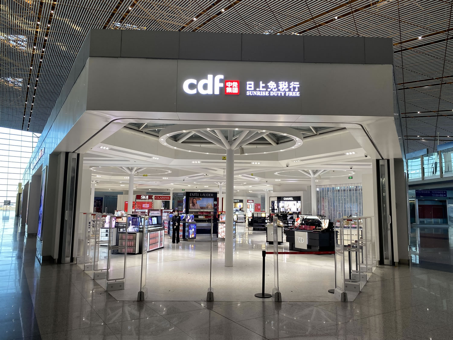 借勢(shì)新春撬動(dòng)新增長(zhǎng) 中免集團(tuán)加速?gòu)?fù)工復(fù)產(chǎn)