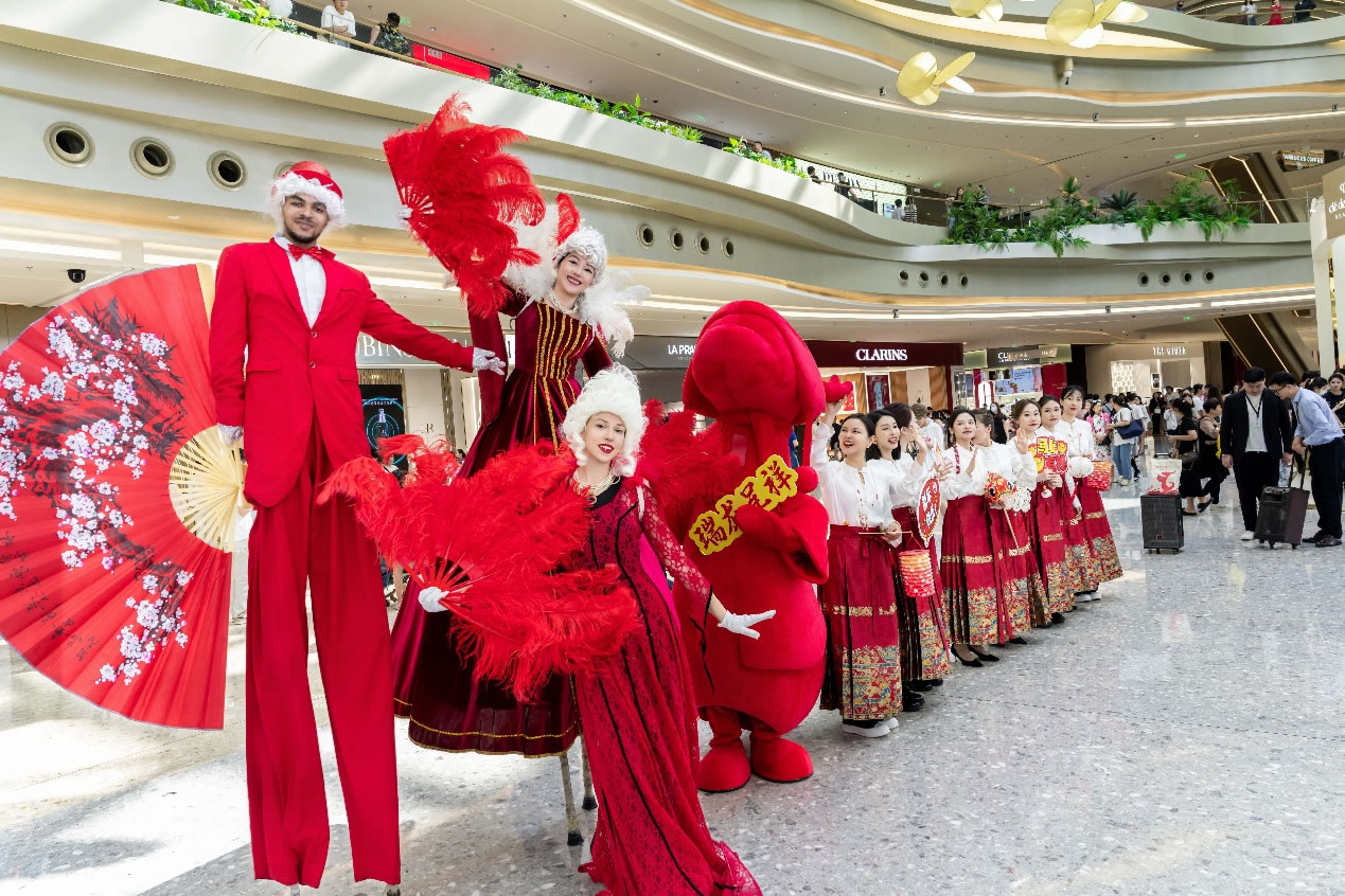 中免集團海南門店多端發(fā)力，助力春節(jié)免稅消費取得“開門紅”